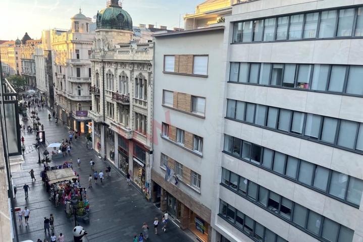 
				Poslovni prostor, Knez Mihailova, 3 parking mesta
			