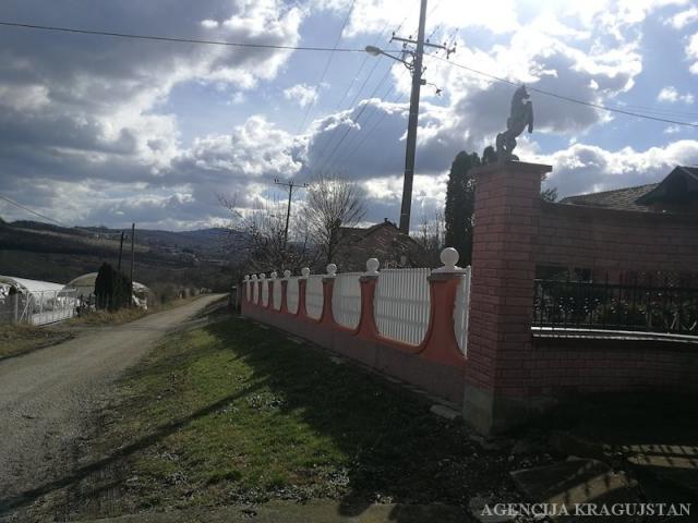 Prodaja, Kuća, 1000. 00m2 , Batočina