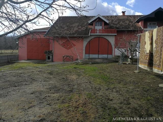 Prodaja, Kuća, 1000. 00m2 , Batočina