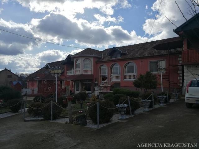 Prodaja, Kuća, 1000. 00m2 , Batočina