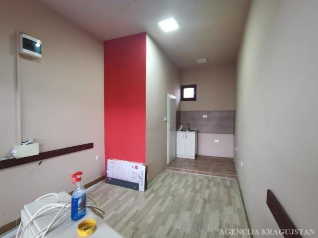 Izdavanje, Lokal, 18. 00m2 , Centar