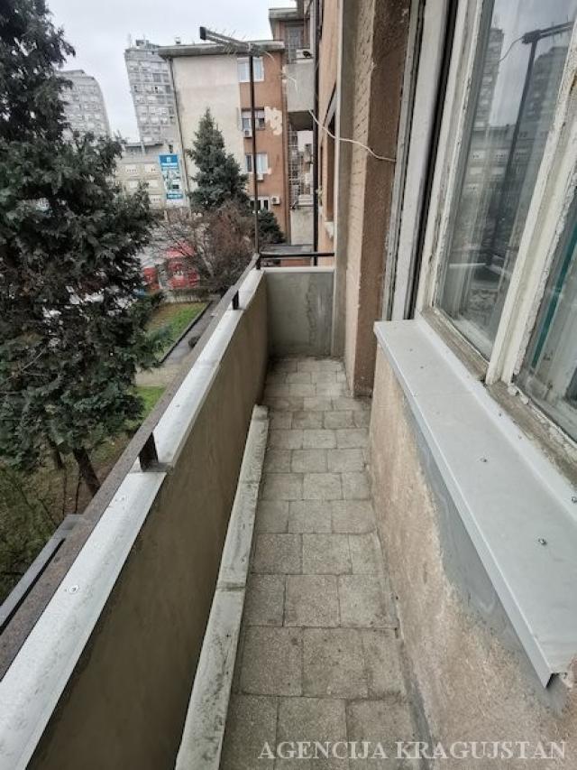 Izdavanje, Stan, 52. 00m2 , Centar