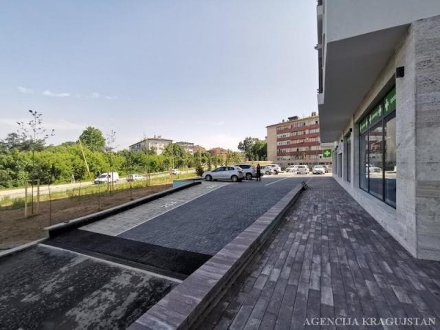 Izdavanje, Lokal, 135. 00m2 , Bubanj