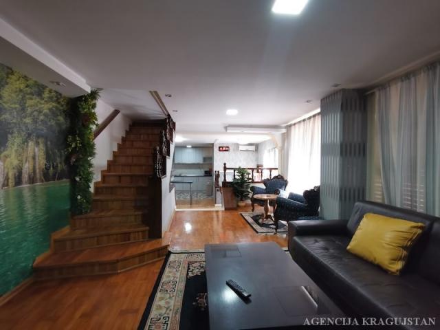 Izdavanje, Stan, 70. 00m2 , Centar