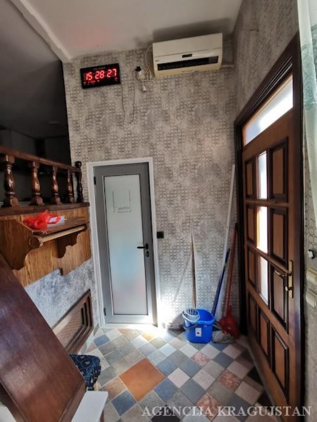 Izdavanje, Stan, 70. 00m2 , Centar