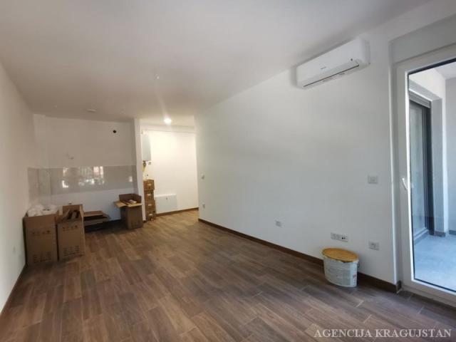 Izdavanje, Stan, 42. 85m2 , Centar