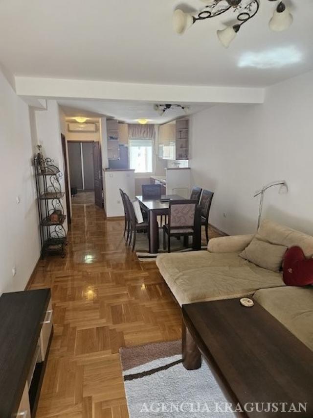 Prodaja, Stan, 90. 00m2 , Centar