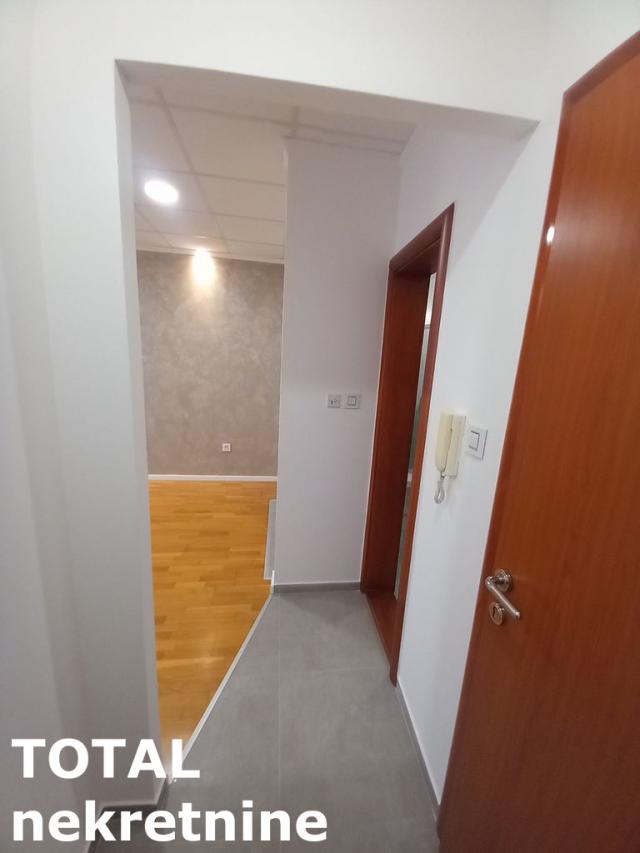 0. 5 Garsonjera NOVI SAD, 82350€