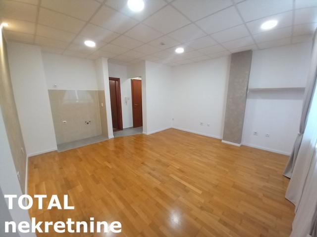 0. 5 Garsonjera NOVI SAD, 82350€