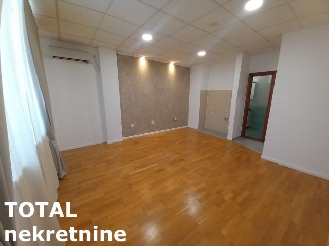 0. 5 Garsonjera NOVI SAD, 82350€