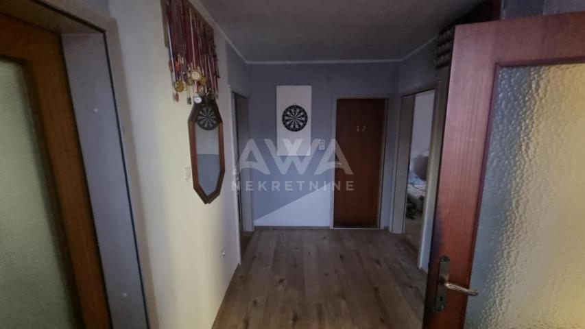 Spratna 4. 0 sobe kuća, plac 486m2