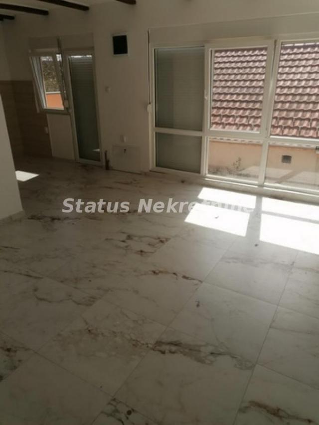 Novi Futog-Prazna Garsonjera 45 m2 na Spratu-Zakupnina 280e-potreban je Depozit-065/385 8880