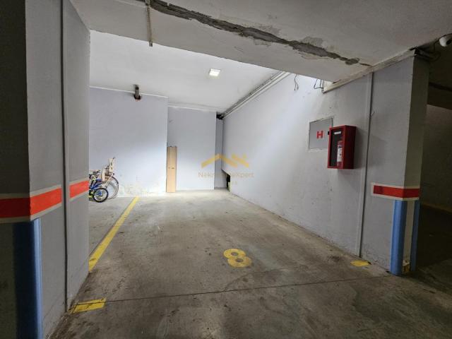 Centar, penhouse nov sa parking mestom