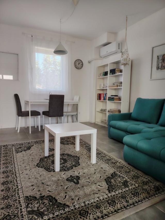 Izdavanje 34 m2 sa dvoristem Veternicka rampa novi sad