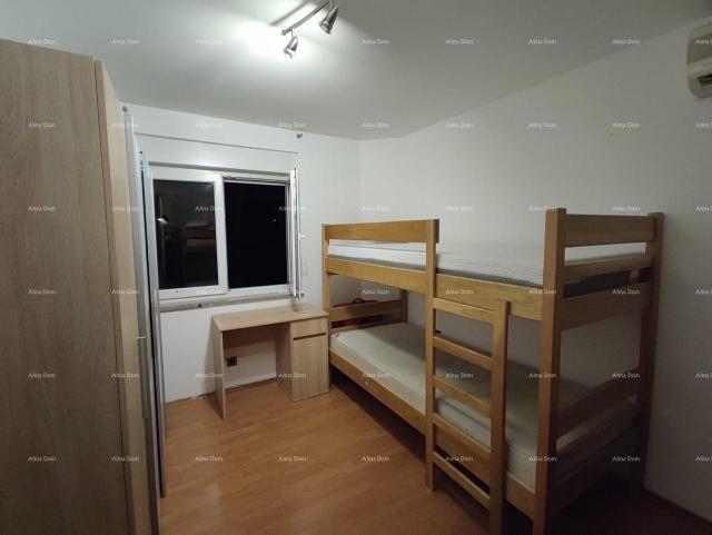 Wohnung Zum Verkauf steht eine 2-Zimmer-Wohnung in Pula. Dolinka.