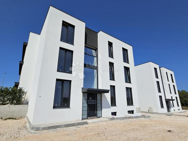 High-quality new building with garden, 10 minutes from the sea