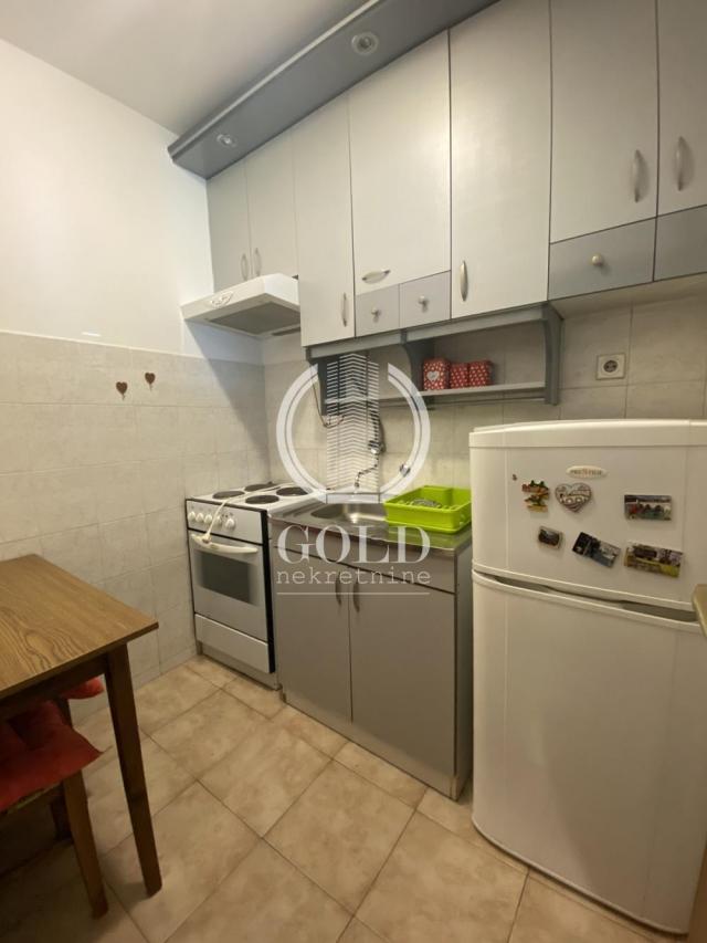 Izdajemo jednosoban stan u centru, Novi Sad, 340e ID#8128