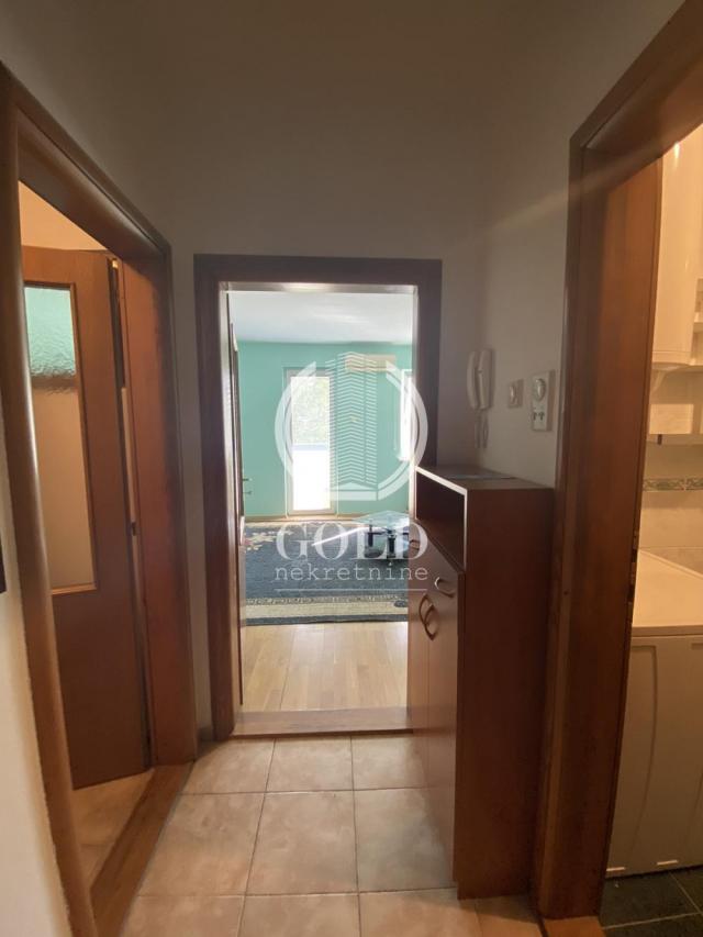 Izdajemo jednosoban stan u centru, Novi Sad, 340e ID#8128