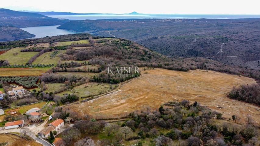 Rakalj - zemljište za izgradnju 50 vila, 45 000 m2