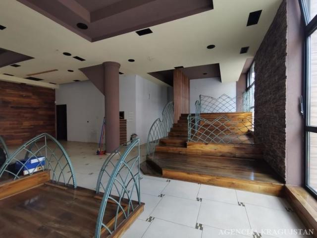 Izdavanje, Lokal, 184. 00m2 , Centar