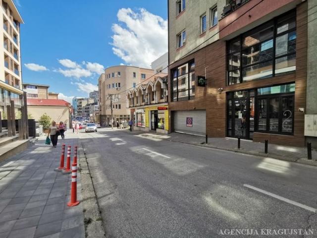 Izdavanje, Lokal, 184. 00m2 , Centar