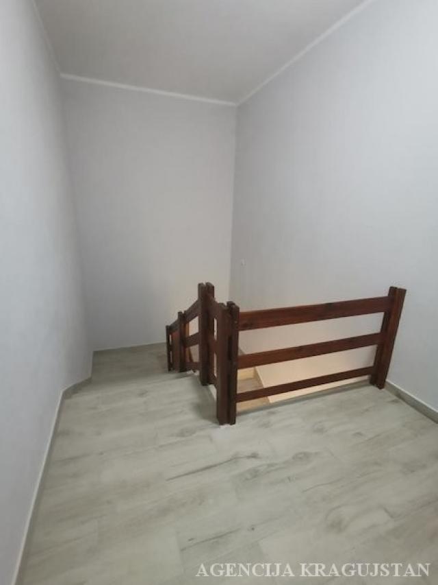 Prodaja, Kuća, 220. 00m2 , Erdoglija