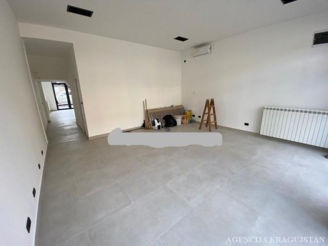 Izdavanje, Lokal, 66. 00m2 , Centar