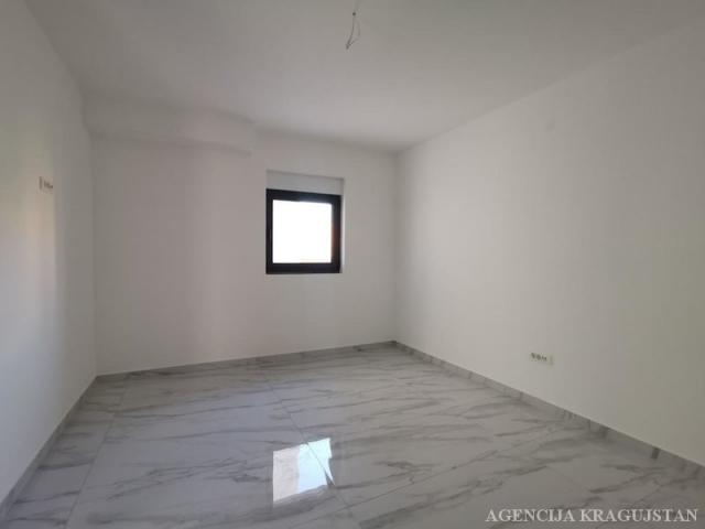 Izdavanje, Stan, 160. 00m2 , Centar