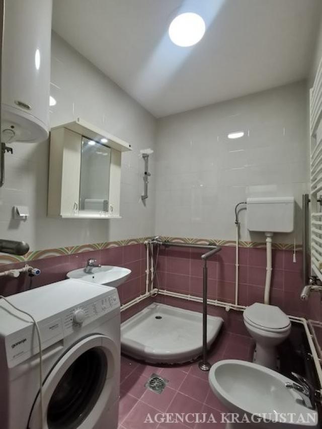 Izdavanje, Lokal, 200. 00m2 , Erdoglija