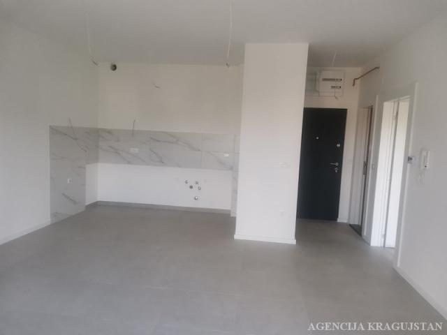 Izdavanje, Stan, 49. 00m2 , Centar