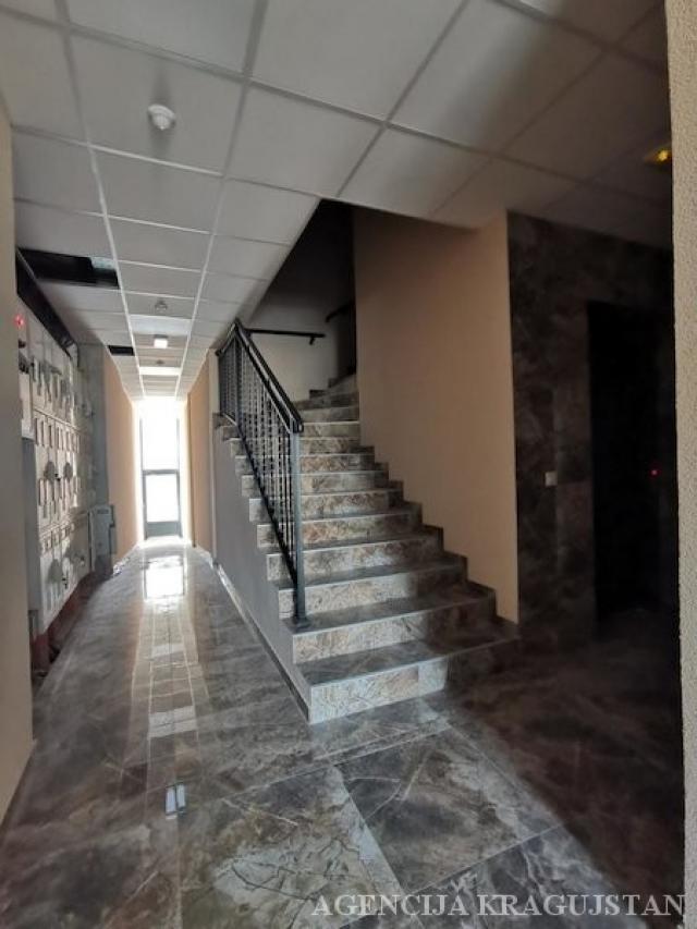 Prodaja, Stan, 72. 00m2 , Centar