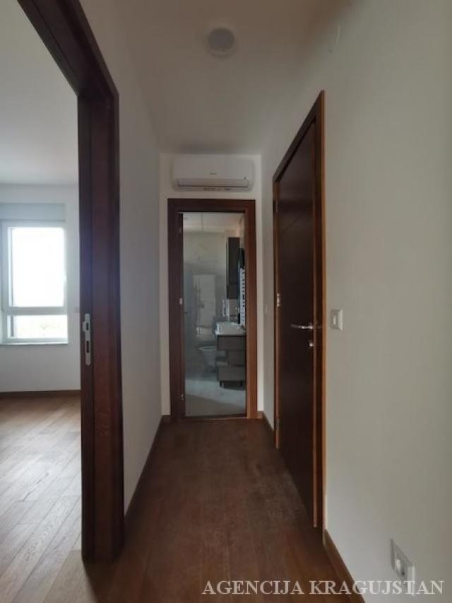 Prodaja, Stan, 72. 00m2 , Centar