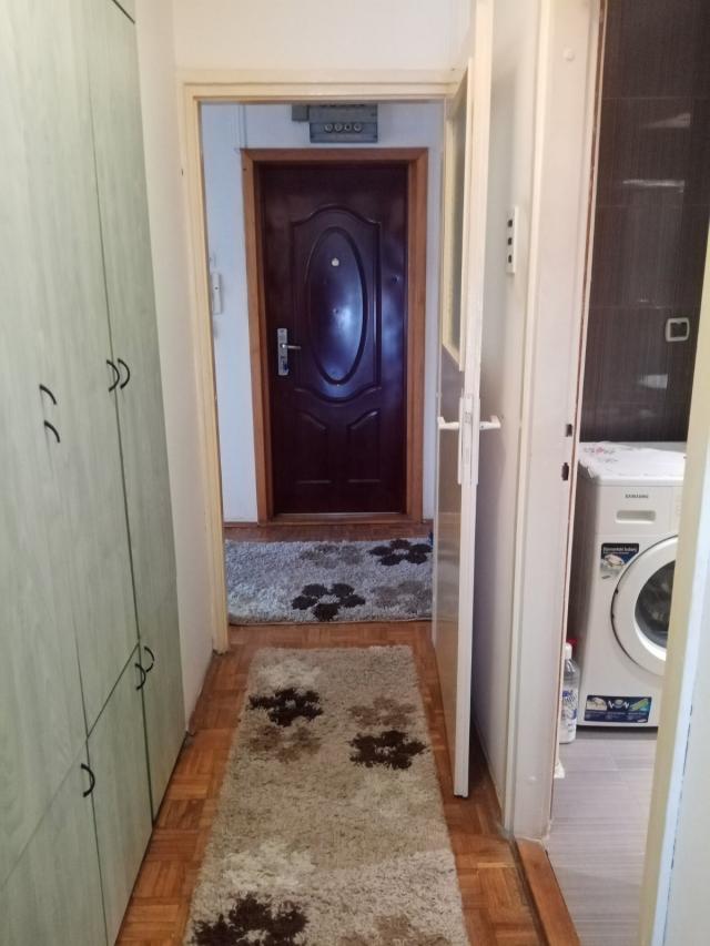 ZEMUN PRVOMAJSKA 58m2 , T , 500e