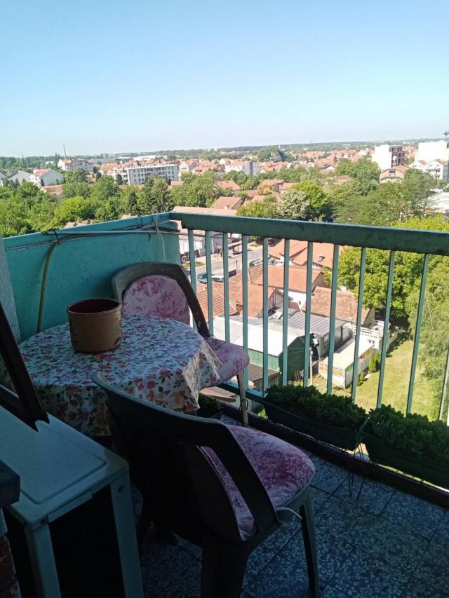 ZEMUN PRVOMAJSKA 58m2 , T , 500e