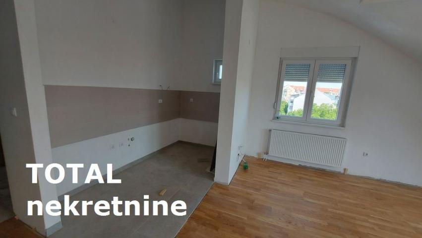 4 Četvorosoban stan NOVI SAD, 190550€