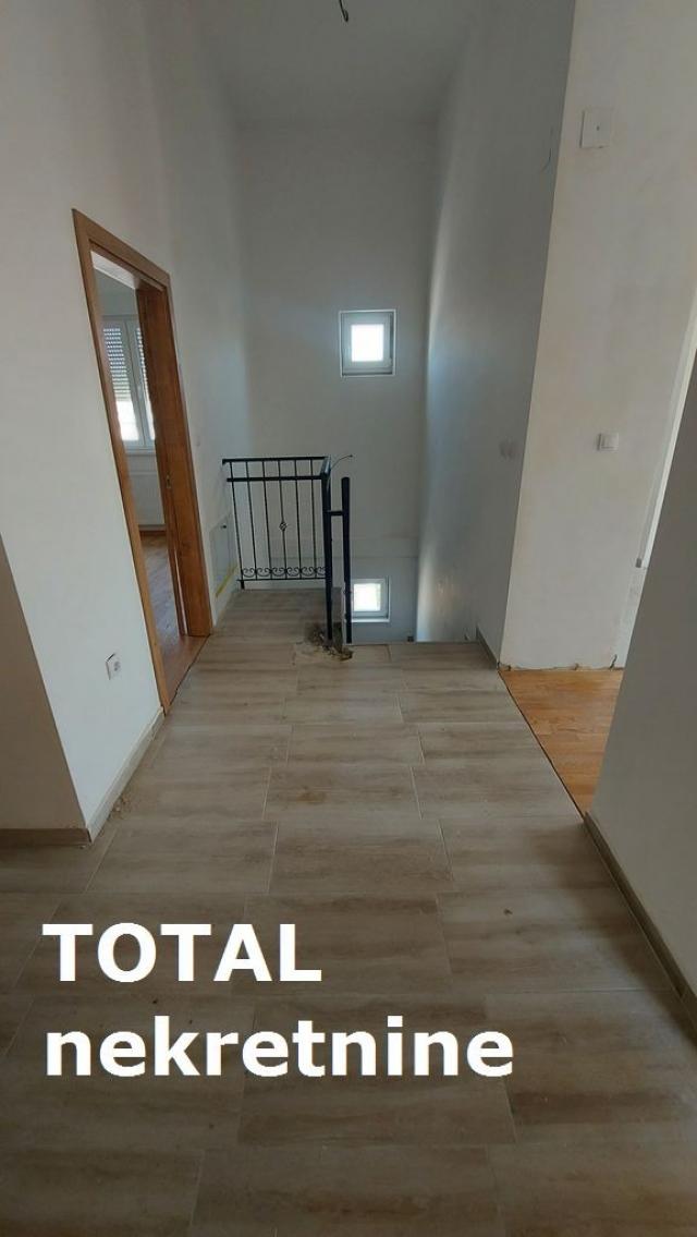 4 Četvorosoban stan NOVI SAD, 190550€