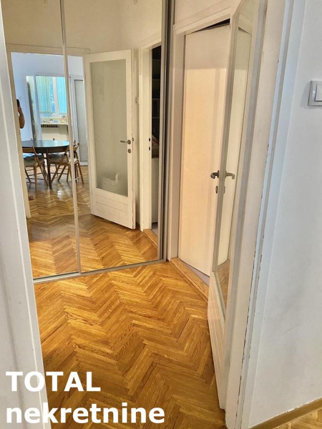 2. 5 Dvoiposoban stan NOVI SAD, 149350€