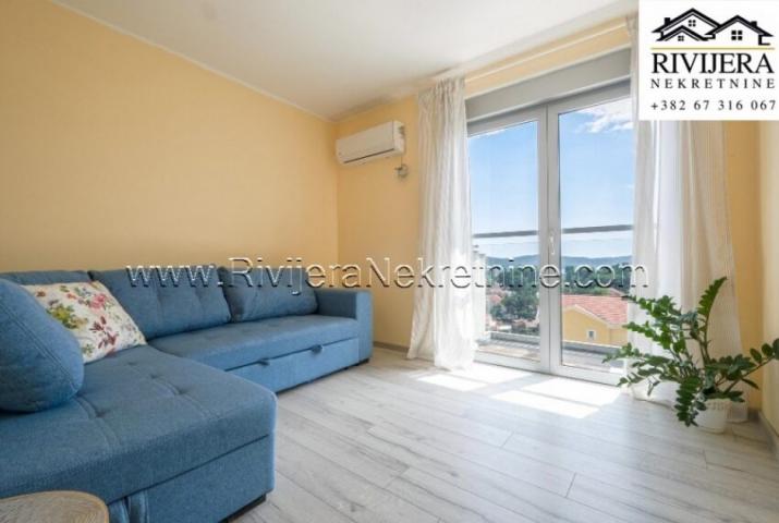 Na prodaju prostran penthouse Tivat