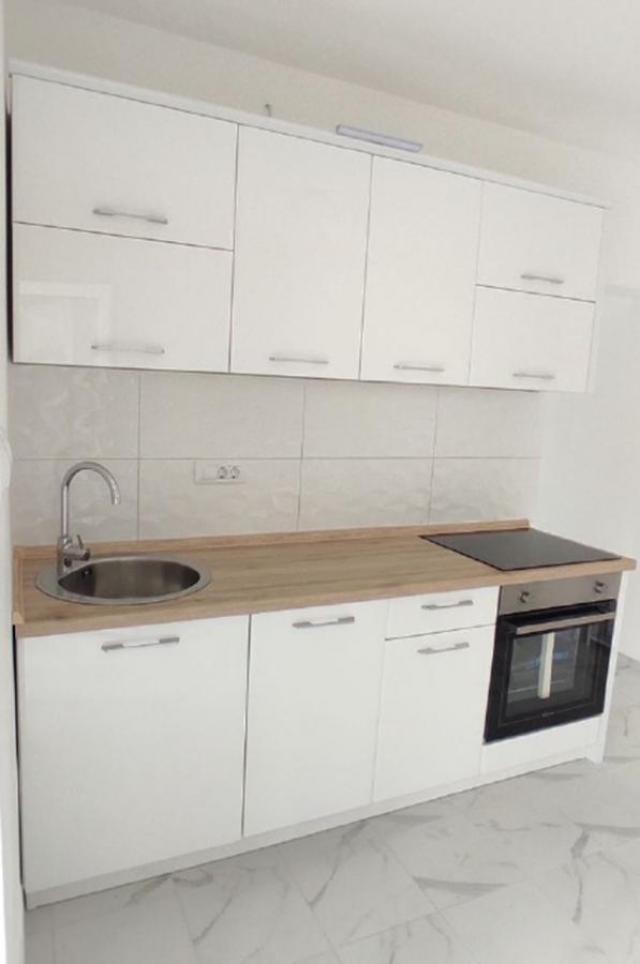 Apartman sa pogledom na more i vrtom uz prestižnu marinu Portonovi