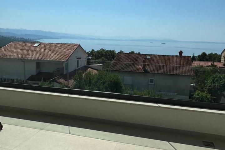 Opatija, Pobri, dvoetažni stan s vrtom i pogledom na more, ukupne površine 162, 29 m²