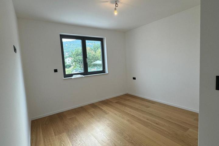 Opatija, Pobri, dvoetažni stan s vrtom i pogledom na more, ukupne površine 162, 29 m²