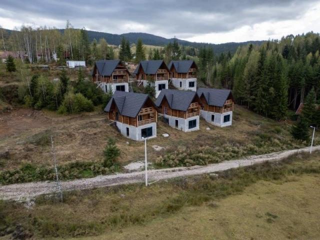 Prodaje se 5 vikendica površine 702 m2, Zlatar, Nova Varoš