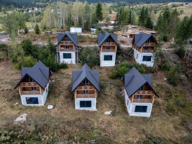 Prodaje se 5 vikendica površine 702 m2, Zlatar, Nova Varoš