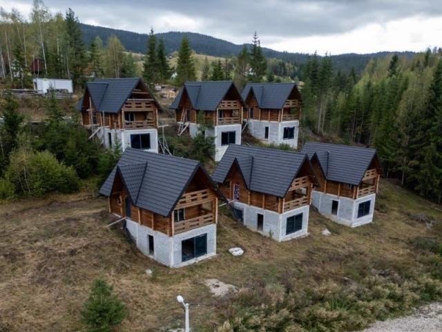 Prodaje se 5 vikendica površine 702 m2, Zlatar, Nova Varoš