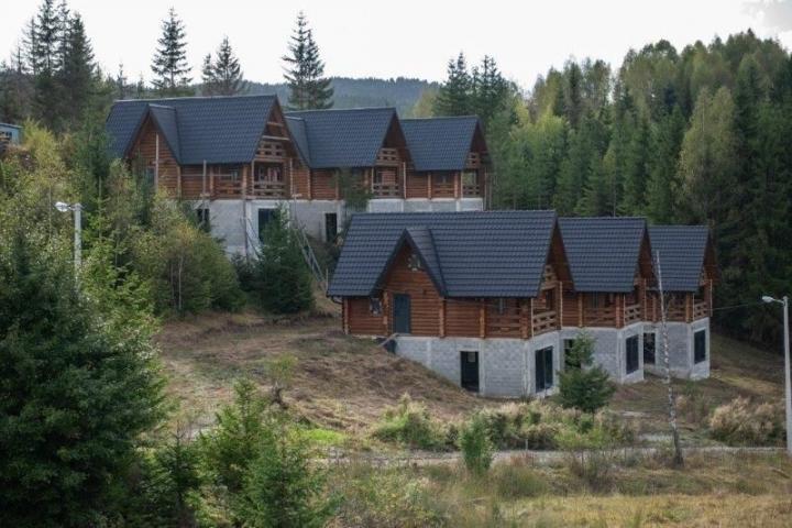 Prodaje se 5 vikendica površine 702 m2, Zlatar, Nova Varoš