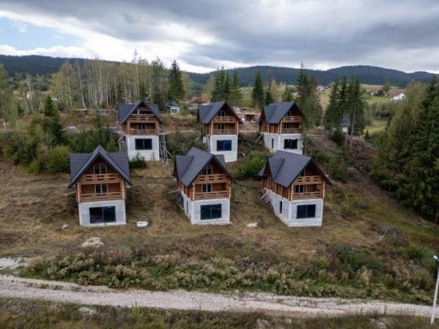 Prodaje se 5 vikendica površine 702 m2, Zlatar, Nova Varoš