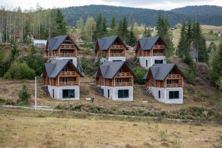 Prodaje se 5 vikendica površine 702 m2, Zlatar, Nova Varoš