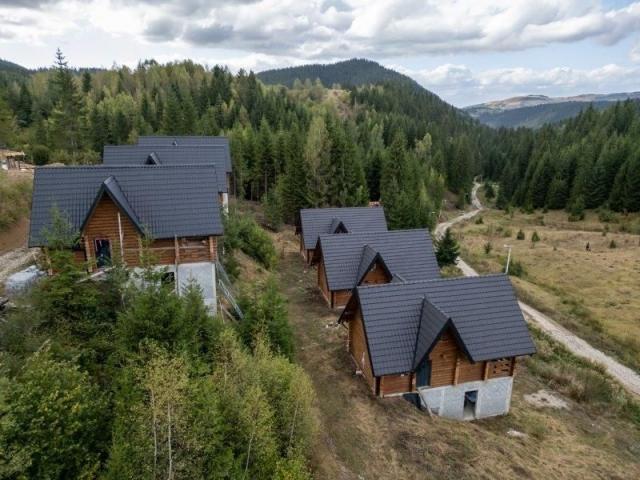 Prodaje se 5 vikendica površine 702 m2, Zlatar, Nova Varoš