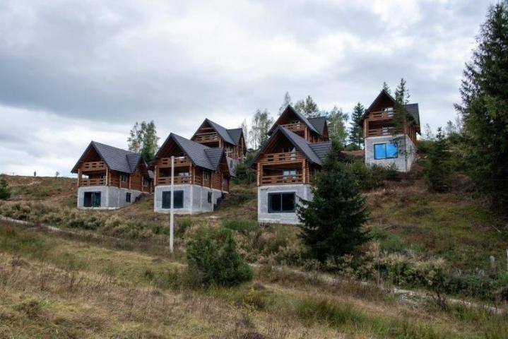 Prodaje se 5 vikendica površine 702 m2, Zlatar, Nova Varoš