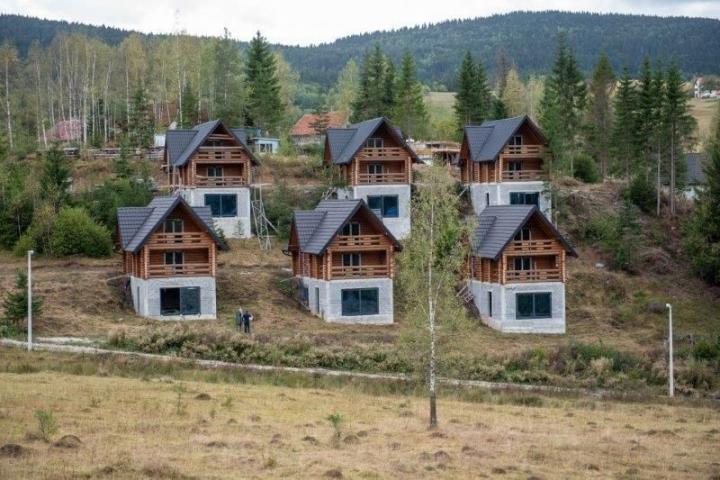 Prodaje se 5 vikendica površine 702 m2, Zlatar, Nova Varoš